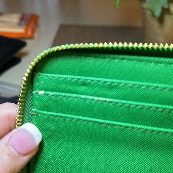 Steve Madden Grass Green Zip Around Wristlet Case Organizer - EUC - Gold Accents - Picture 11 of 12